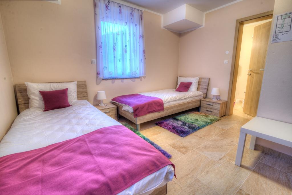 Dobra Hisa Zdravja Cicarija Hotel Golac Exterior foto